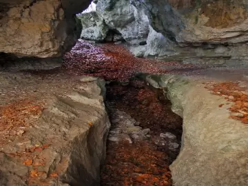 Zdjęcie: Jaskinia na Dupce w Siedlcu, nazwa oznacza w staropolskiej mowie dziurÄ w ziemi.